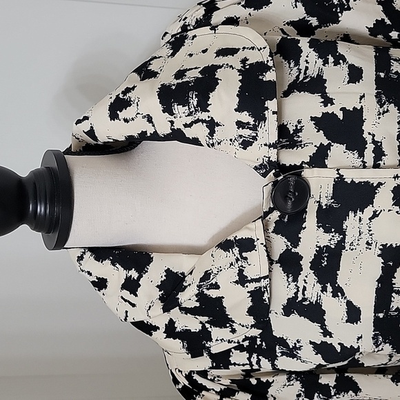 Hazel Size S Black and Cream Colored Swing Jacket, 3/4 Length Balloon Sleeves - Picture 3 of 12